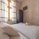 Hostel Central