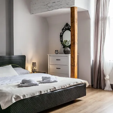 Central אכסניה *