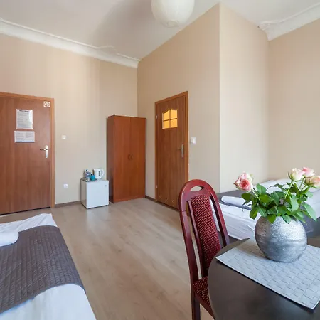 אכסניה Central *