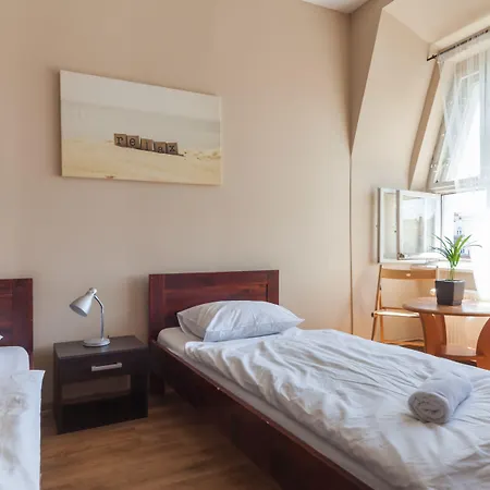 Central אכסניה *